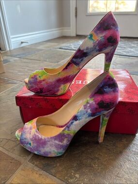 GUESS Multicolor Floral Peep-Toe High Heels